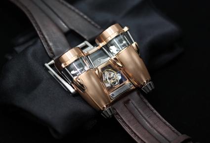MB&F تطلق ساعة Horological Machine 4 Thunderbolt